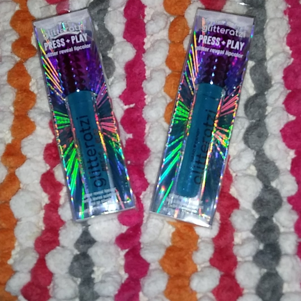 Hard candy glitterati press and play